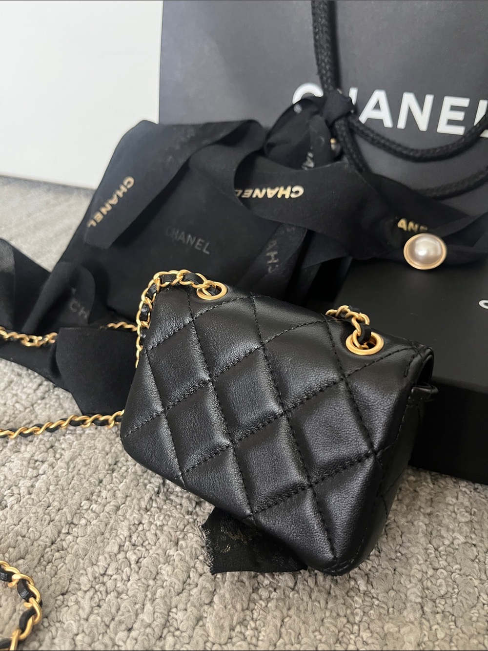 RARE CHANEL 22K Lambskin Black - Belt Bag with Chain - Coco de Toi Amour - Picture 4 of 9